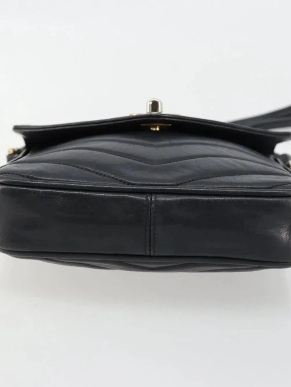 CHANEL V Stitch Shoulder Bag Lamb Skin Navy Gold CC Auth bs35440